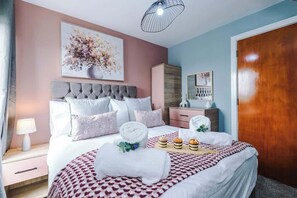 2 bedrooms, iron/ironing board, WiFi, bed sheets