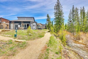 Apartment (2 Bedrooms) | Interior - Walk to Dtwn: Fraser Retreat w/ Hot Tub & Views! (Fraser)