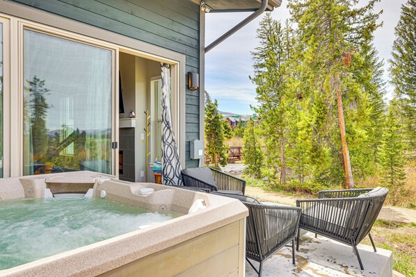 Apartment (2 Bedrooms) | Interior - Walk to Dtwn: Fraser Retreat w/ Hot Tub & Views! (Fraser)