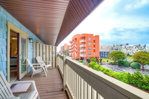 Apartment (2 Bedrooms) | Front of property - Steps to OC Boardwalk! Family Beach Retreat (Ocean City)