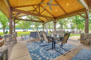 House (6 Bedrooms) | Interior