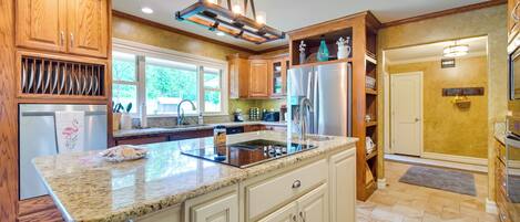 House (6 Bedrooms) | Interior