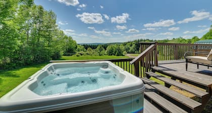 Catskills Cabin Rental w/ Hot Tub & Amazing Views!
