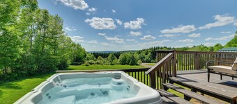Catskills Cabin Rental w/ Hot Tub & Amazing Views!