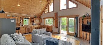 Hot Tub & Amazing Views! Family Catskills Cabin