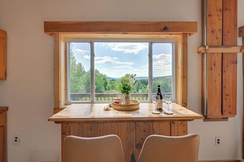 Catskills Cabin Rental w/ Hot Tub & Amazing Views!