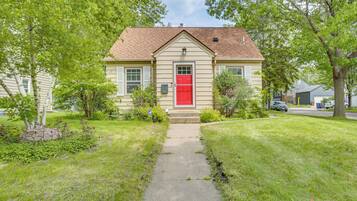 House (4 Bedrooms) | Front of property