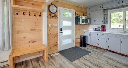 Lakefront Home in Hartford: Hot Tub, Kayaks & Dock