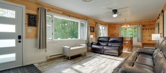 Lakefront Home in Hartford: Hot Tub, Kayaks & Dock