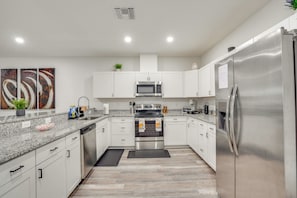 Apartment (4 Bedrooms) | Interior - 13 Mi to Beaches: Pet-friendly Condo in Palmetto! (Palmetto)