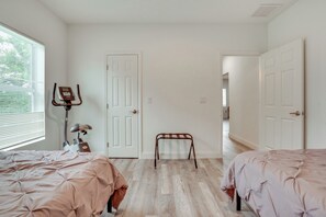 Interior - 13 Mi to Beaches: Pet-friendly Condo in Palmetto! (Palmetto)