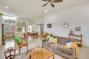 Interior - Tranquil Retreat: Half-mi to Cedar Creek Reservoir (Malakoff)