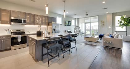 Lake Charles Retreat w/ Fireplace Near Casinos!