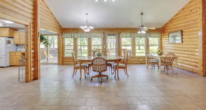 Peaceful Garden City Getaway w/ Grill & Fire Pit