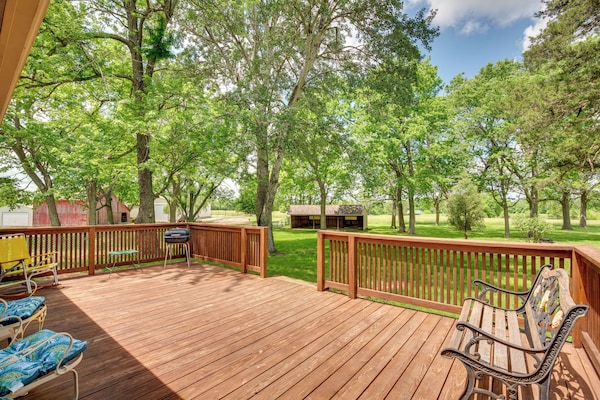 Peaceful Garden City Getaway W/ Grill & Fire Pit - Kingsville, MO
