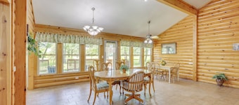 Peaceful Garden City Getaway w/ Grill & Fire Pit