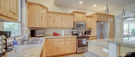 House (5 Bedrooms) | Interior