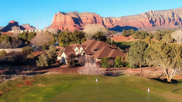 A golf course with a house in the foreground and red rock formations in the background. - Red Rock State Park Views: Sedona Home w/ Fire Pit (Sedona)