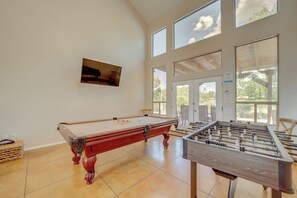 House (5 Bedrooms) | Interior