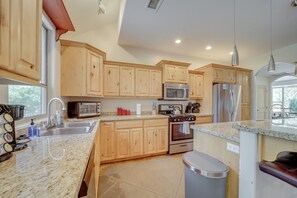 House (5 Bedrooms) | Interior