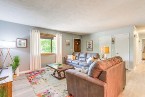 House (2 Bedrooms) | Interior - Hot Tub & Fire Pit: Holiday Island Getaway! (Eureka Springs)