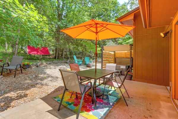 Hot Tub & Fire Pit: Holiday Island Getaway! - Table Rock Lake