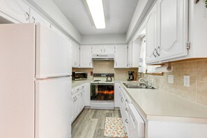 House (2 Bedrooms) | Interior - Hot Tub & Fire Pit: Holiday Island Getaway! (Eureka Springs)