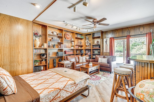 House (2 Bedrooms) | Interior