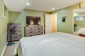 House (6 Bedrooms) | Interior