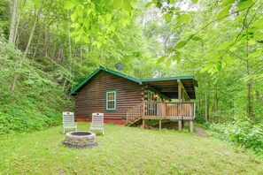 Front of property - Serene Maggie Valley Retreat w/ Deck & Hot Tub! (Maggie Valley)