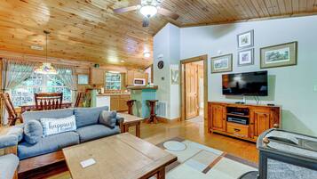 House (2 Bedrooms) | Interior