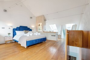 3 bedrooms, iron/ironing board, WiFi, bed sheets - Architecturally designed fishing warehouse conversion (Newlyn)