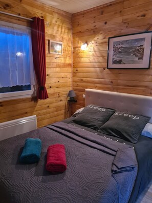 2 chambres, fer et planche à repasser, Wi-Fi, draps fournis