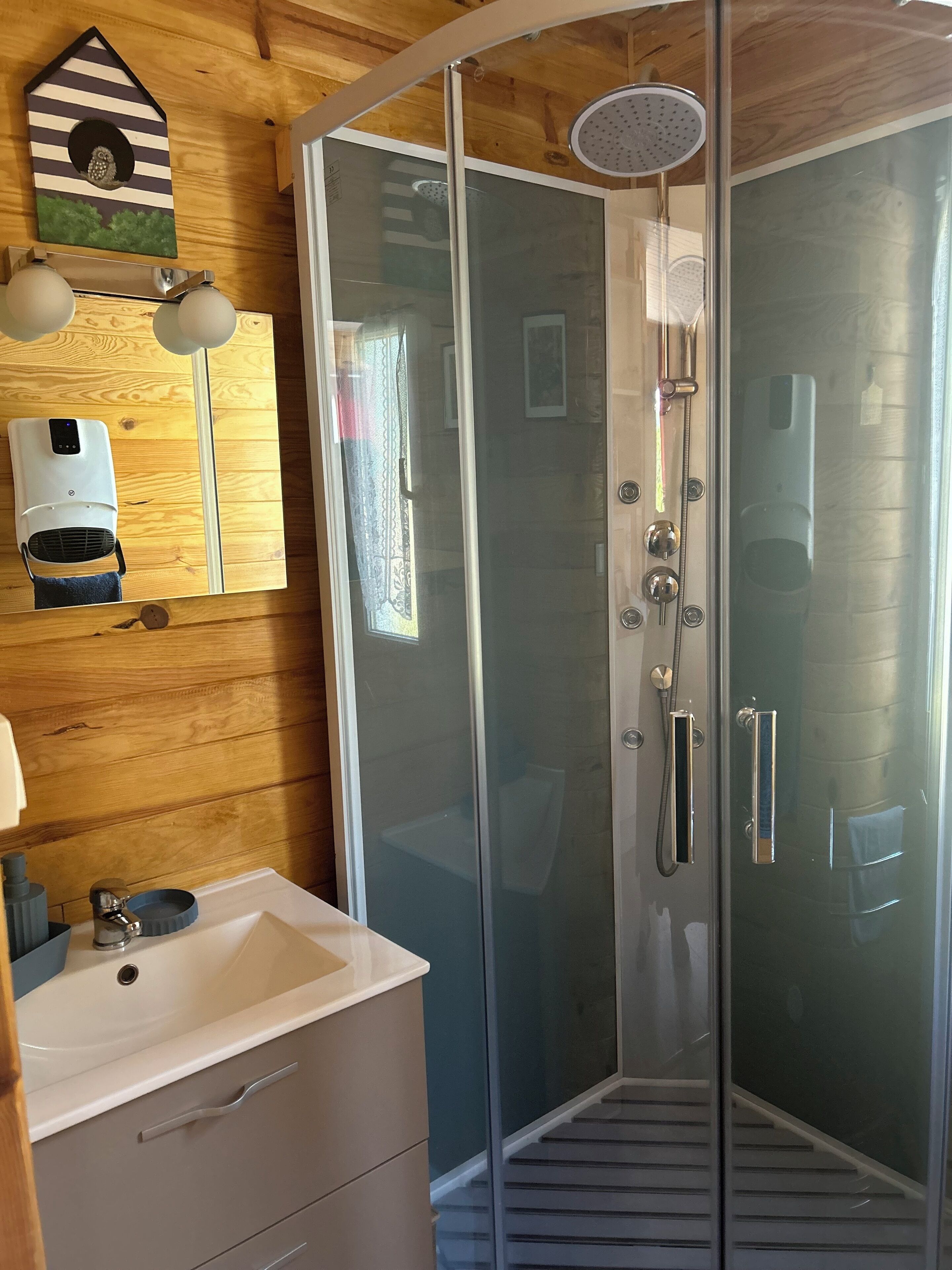 Shower, hair dryer, towels, toilet paper