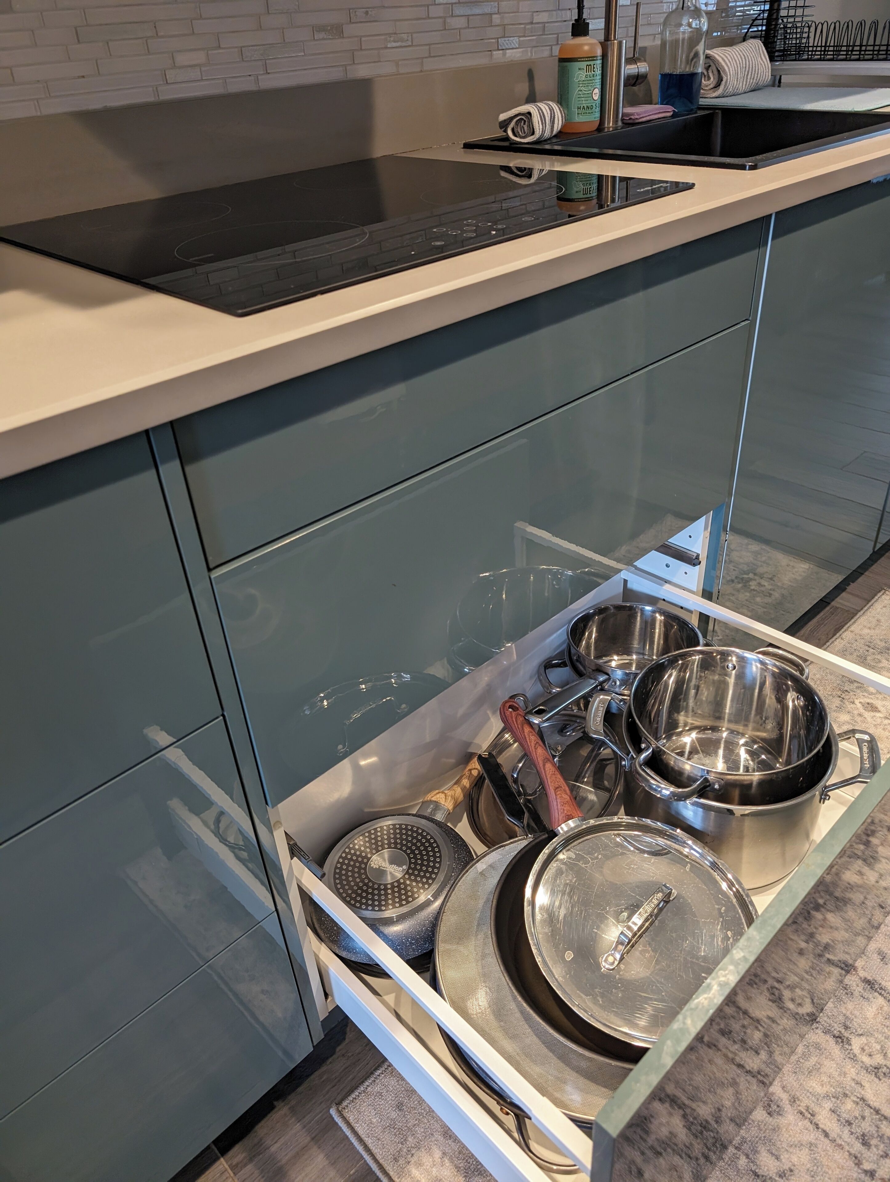 Frigorífic, microones, forn i placa de cuina 