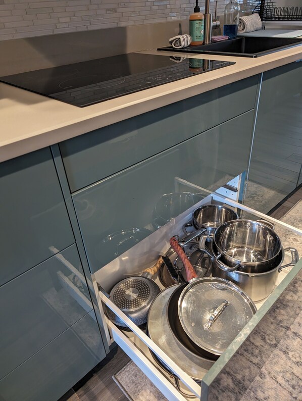 Fridge, microwave, oven, stovetop - Baradise Locate in Paradise Lakes a clothing Optional Resort! (Lutz)