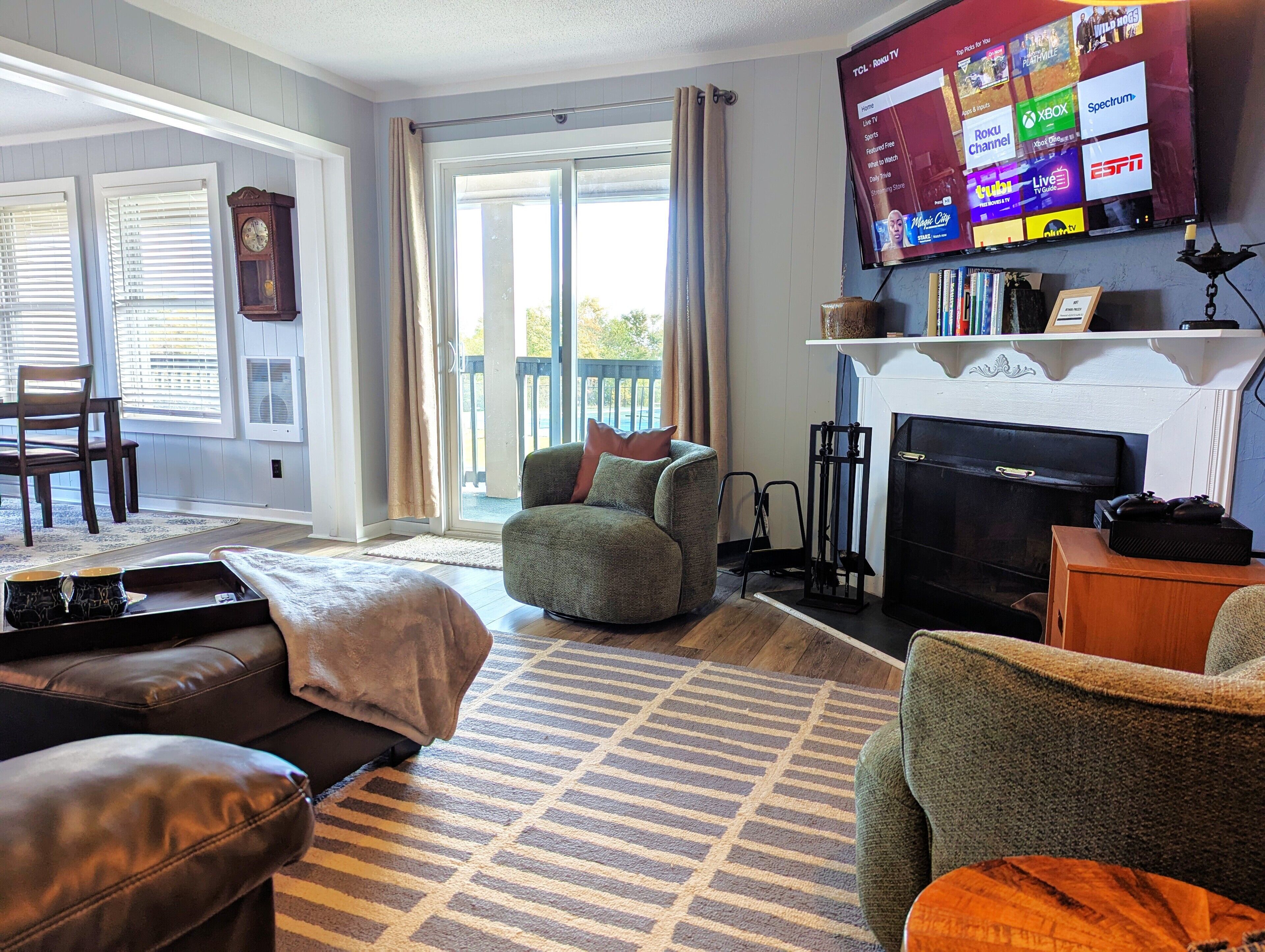 Smart TV, fireplace, video games, table tennis