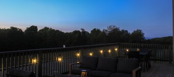 Slopes View! Large Deck/Heated Pool/Hot Tub/Fitness/Sauna/Steam! 2BD/2BA+SofaBed