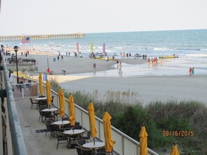 On the beach - Walk out onto beach at this resort JUNE 21-28 Skywheel  great restaurants nearby (Myrtle Beach)