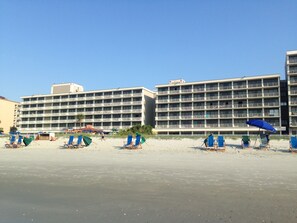 On the beach - Walk out onto beach at this resort JUNE 21-28 Skywheel  great restaurants nearby (Myrtle Beach)