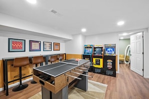 Game room - Rolling Hills/Hot Tub/Firepit/Mins to ACE+NRG (Oak Hill)