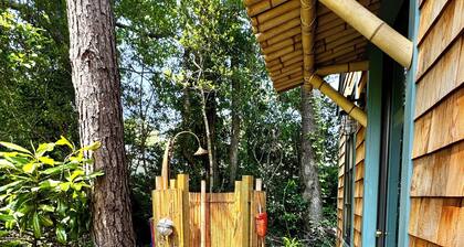 Stunning Cottage Near Wrightsville Beach! Cozy~ King Bed~ FirePit ~Outdr Shower