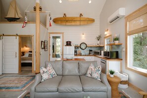 Smart TV, fireplace, books - Near Wrightsville Beach! Cozy, Coastal Cottage w/King Br~FirePit~Outdoor Shower. (Wilmington)