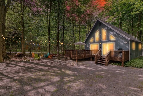 6min walk to pool, AC, Wi-Fi, Arcade, Firepit, BBQ, Deck.