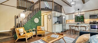 6min walk to pool, AC, Wi-Fi, Arcade, Firepit, BBQ, Deck.