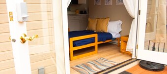 The Mayor Suite - A Peaceful Downtown Studio by St. Luke's