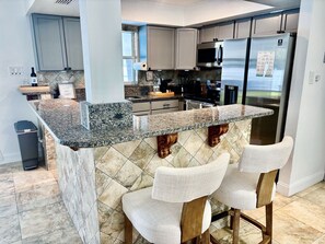 Fridge, microwave, oven, stovetop - House w/ Pool, Hot Tub & Backyard (Cape Coral)