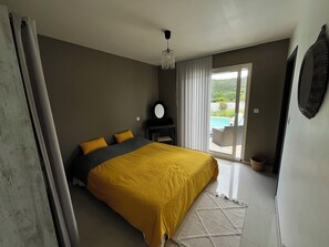 4 chambres, fer et planche à repasser, Wi-Fi