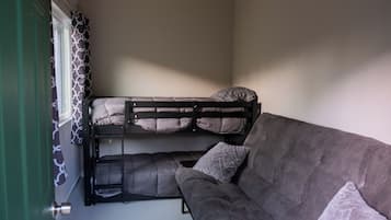 3 habitaciones y ropa de cama