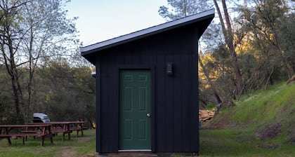 Private, peaceful cabin's on the Bear River. Pets welcome!